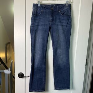 Wrangler Women's‎ Essential Straight Stretch Mid-Rise Slim Fit Straight Leg Jean